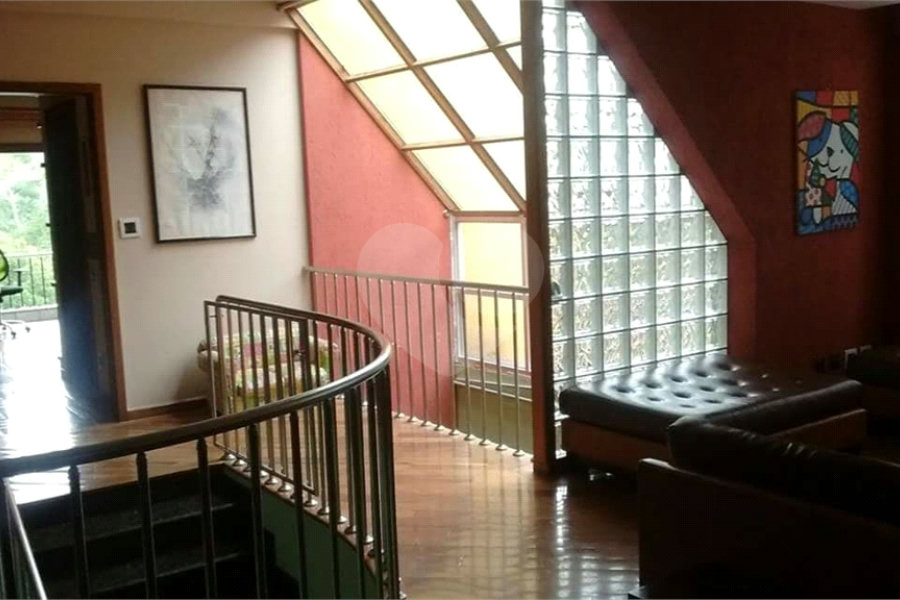Casa à venda com 4 quartos, sendo 2 suítes, no condomínio Champs Elysees Village, Mairiporã - SP