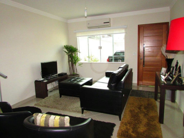 Sobrado à venda com 3 quartos, sendo 1 suíte,  em Vila Constança, São Paulo, SP