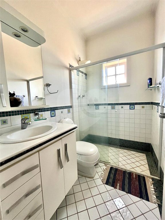 Casa à venda com 5 quartos, sendo 3 suítes, no condomínio Santa Teresa 1, Vinhedo - SP