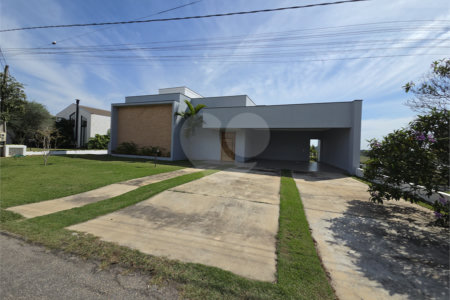 Casa à venda com 3 suítes no condomínio Village Ipanema I, Araçoiaba da Serra - SP