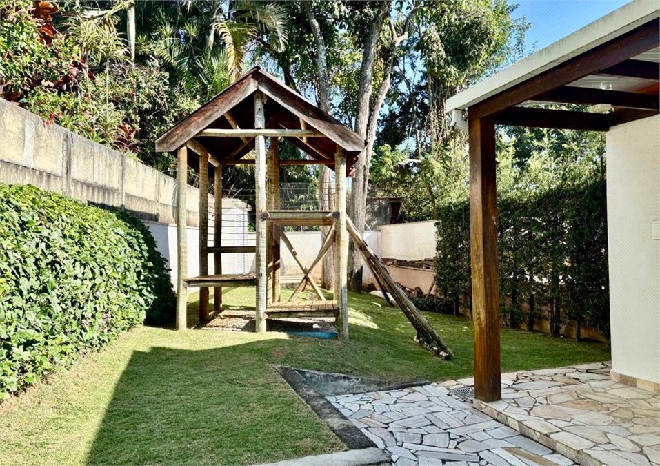 Casa à venda com 3 quartos, sendo 1 suíte, no condomínio Residencial Rio Preto Village, Atibaia - SP