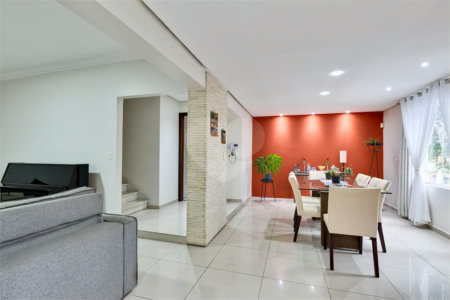 Sobrado à venda com 3 quartos, sendo 1 suíte,  em Alto da Boa Vista, São Paulo, SP