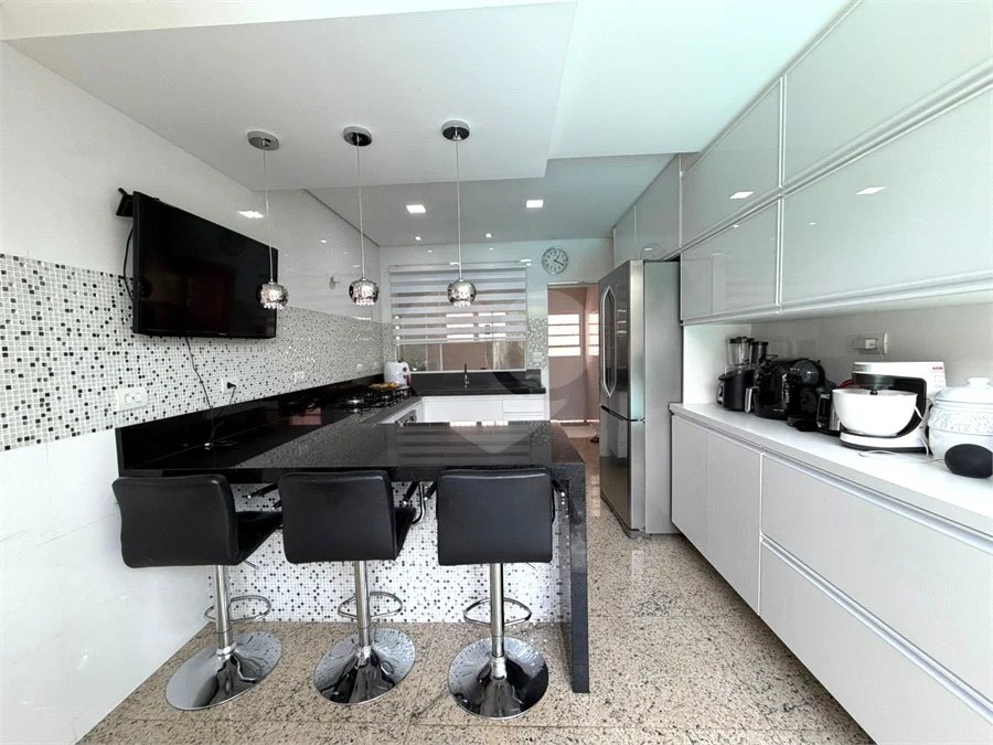 Casa Térrea de Alto Padrão à Venda no Bolsão de Interlagos