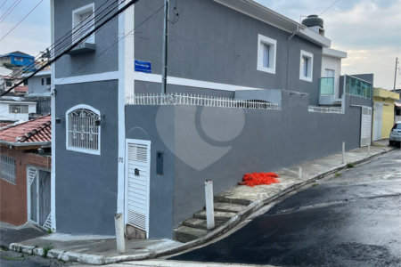 Sobrado à venda com 3 quartos em Vila Laís, São Paulo, SP