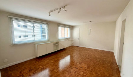 Apartamento à venda com 3 quartos, sendo 1 suíte,  em Moema, São Paulo, SP