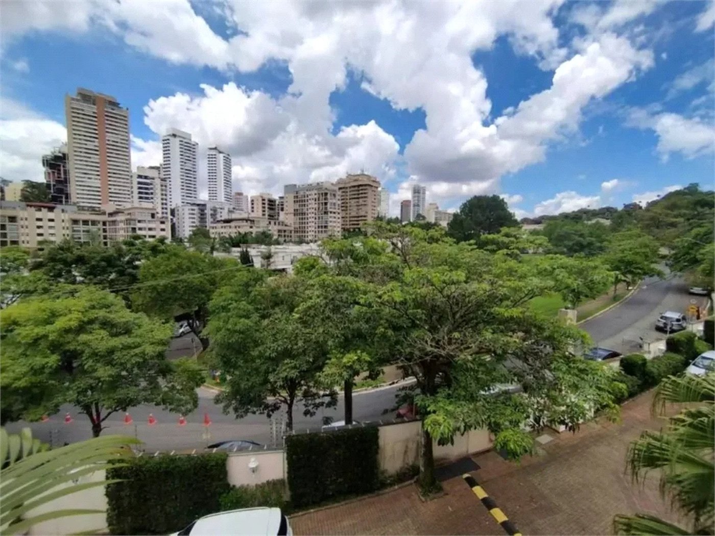 Casa à venda ou para alugar com 4 suítes no condomínio Solares Vila Europa, São Paulo - SP
