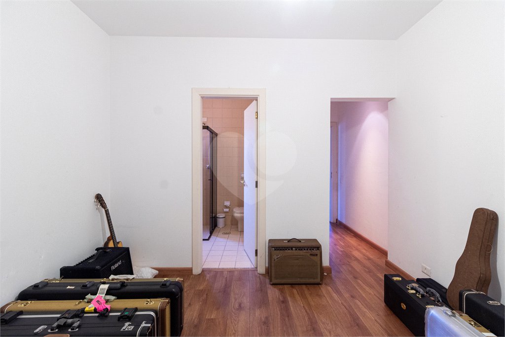 Casa à venda com 4 quartos, sendo 2 suítes,  no condomínio Vila das Flores, São Paulo - SP