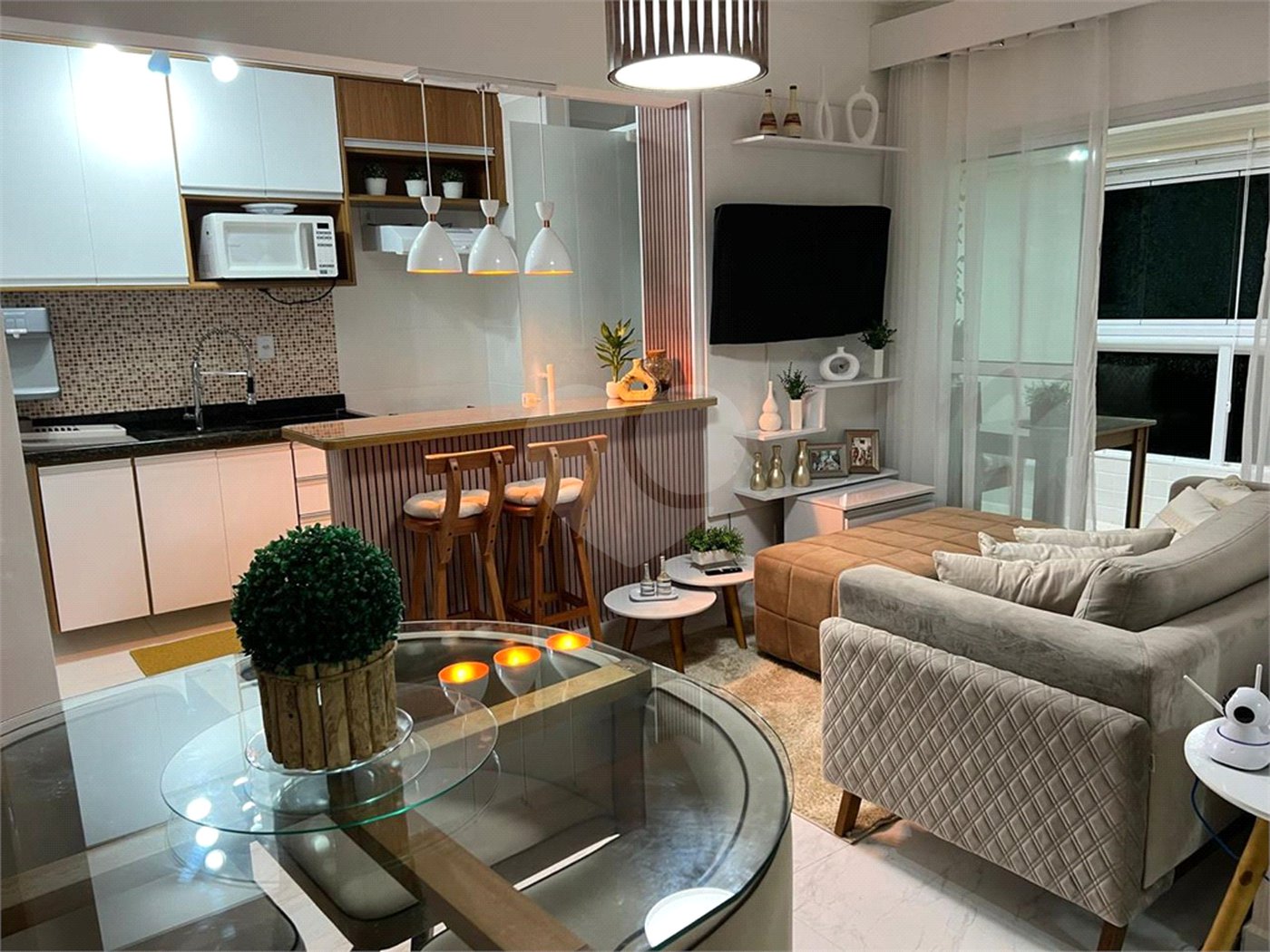 Apartamento à venda com 2 quartos, sendo 1 suíte, no Centro, Mongaguá, SP