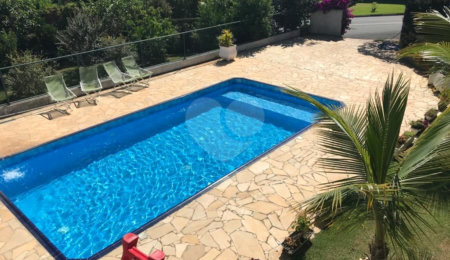 Casa à venda com 4 quartos, sendo 3 suítes, no condomínio Serra da Estrela, Atibaia - SP