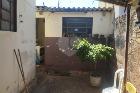 Casa à venda com 2 quartos no Centro, Araraquara, SP