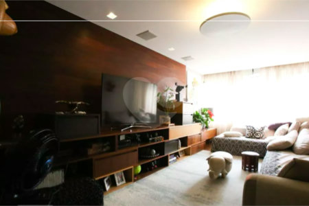 Apartamento à venda com 3 quartos, sendo 1 suíte, em Itaim Bibi, São Paulo, SP