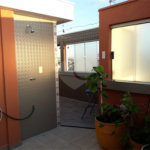 COBERTURA COM PISCINA E CHURRASQUEIRA NA CASA VERDE.