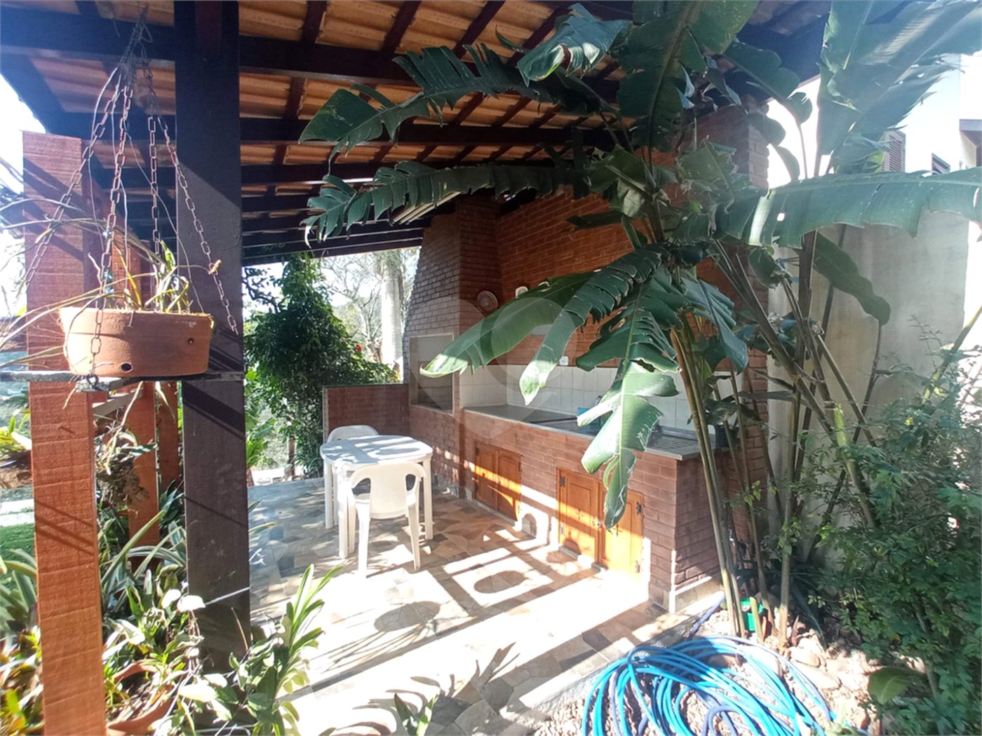 Casa à venda com 4 quartos, sendo 1 suíte, no condomínio Alpes da Cantareira, Mairiporã - SP
