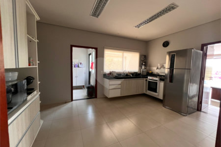 Casa à venda com 3 quartos, sendo 2 suítes, no condomínio Terras de Mont Serrat, Salto - SP