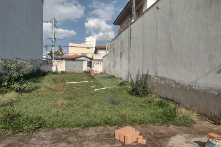 Terreno á venda no Jardim Paraíso