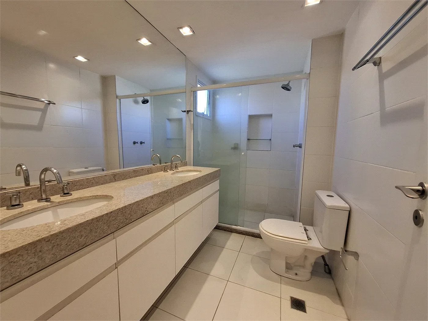 Apartamento à venda com 3 suítes em Vila Ipojuca, São Paulo, SP