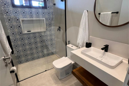 Casa à venda com 6 suítes no condomínio Vila Pinhal, Itirapina - SP