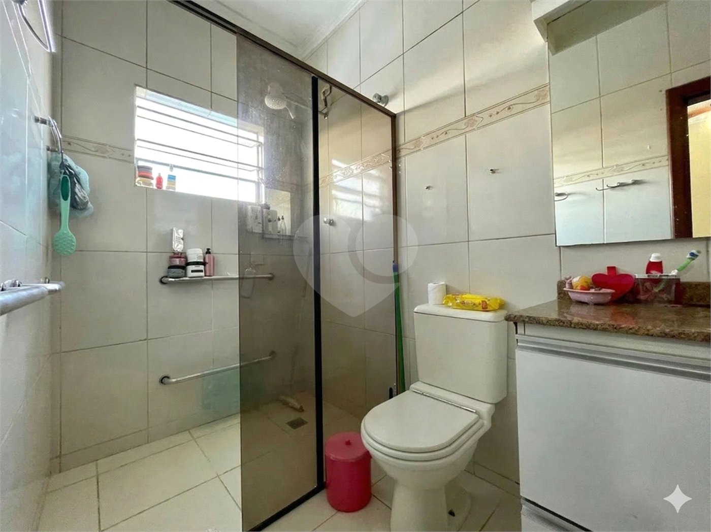 Sobrado à venda com 6 quartos, sendo 2 suítes, em Parque São Bento, Itapetininga, SP