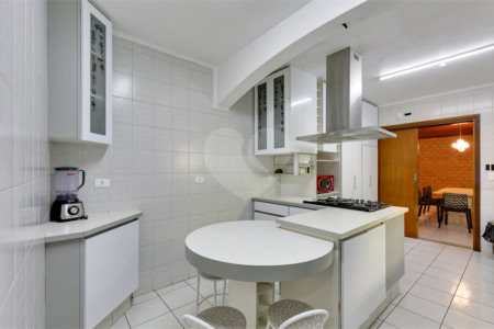 Casa Térrea à venda com 5 quartos, sendo 2 suítes, em Alto da Boa Vista, São Paulo, SP