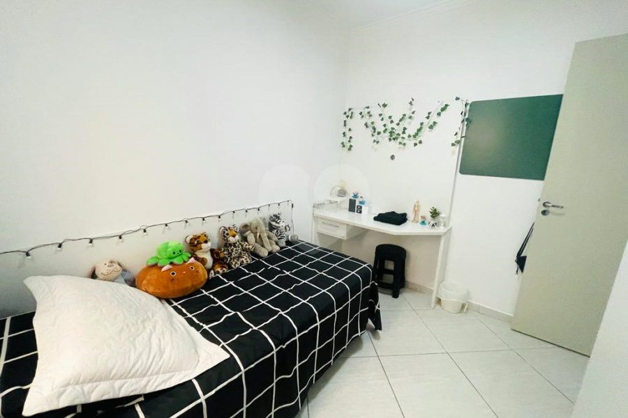 Casa à venda com 3 quartos, sendo 1 suíte,  no condomínio Rafaela I, São Paulo - SP