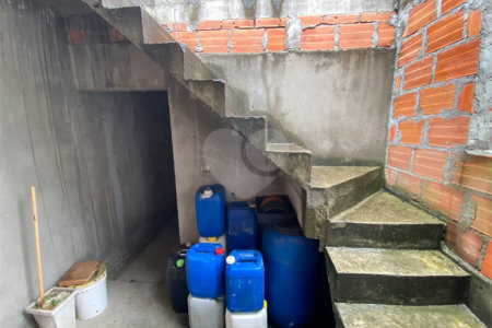 Sobrado à venda com 3 quartos, sendo 1 suíte, em Jardim Quaresmeira II, Suzano, SP