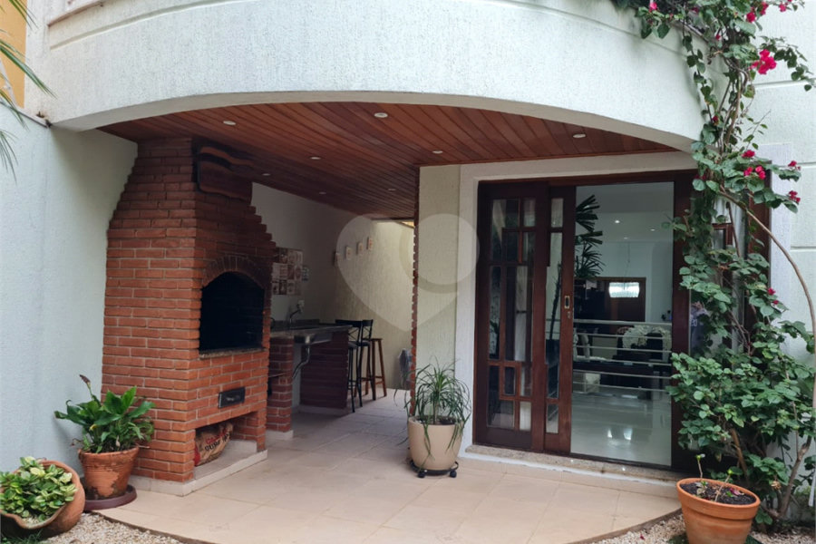 Sobrado à venda com 3 suítes em Horto, São Paulo, SP