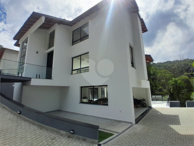 Casa à venda ou para alugar com 3 suítes no condomínio Sausalito, Mairiporã - SP