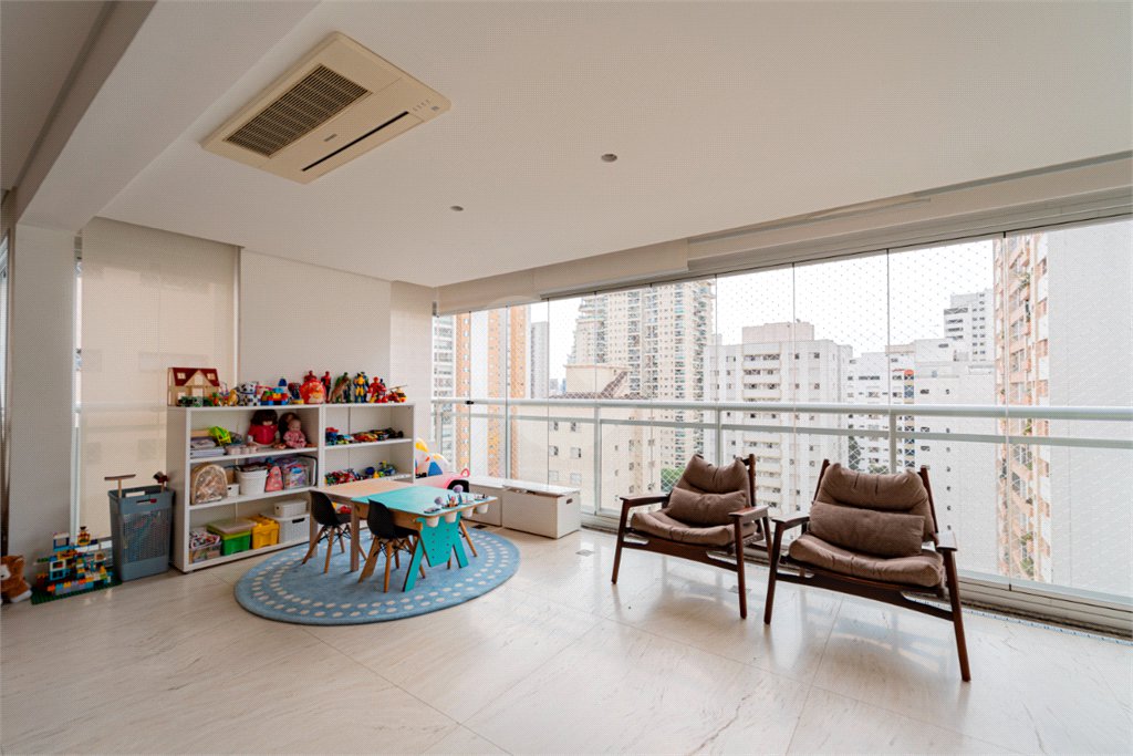 Apartamento à venda com 3 suítes em Campo Belo, São Paulo, SP