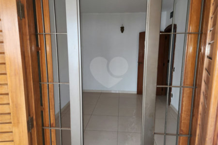 Sobrado à venda ou para alugar com 4 quartos, sendo 2 suítes, no Centro, Araraquara, SP