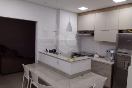 Casa à venda com 2 quartos, sendo 1 suíte, em Vila Anastácio, São Paulo, SP