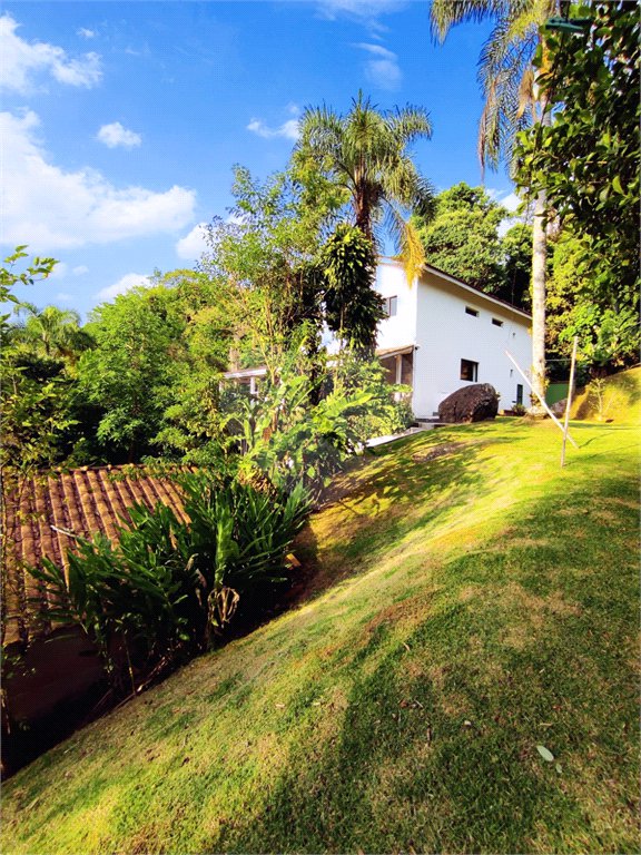 Sobrado à venda com 3 quartos, sendo 1 suíte, em Serra da Cantareira, Mairiporã, SP