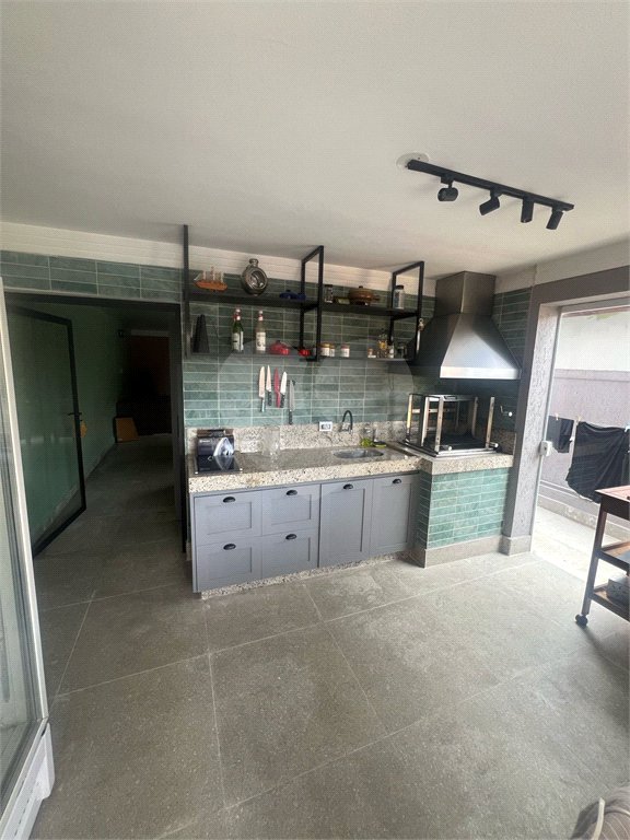 Sobrado à venda com 3 quartos, sendo 1 suíte, em Vila Irmãos Arnoni, São Paulo, SP