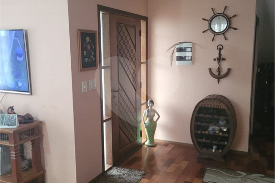Casa à venda com 4 quartos, sendo 1 suíte, no condomínio Parque Suiça, Caieiras - SP