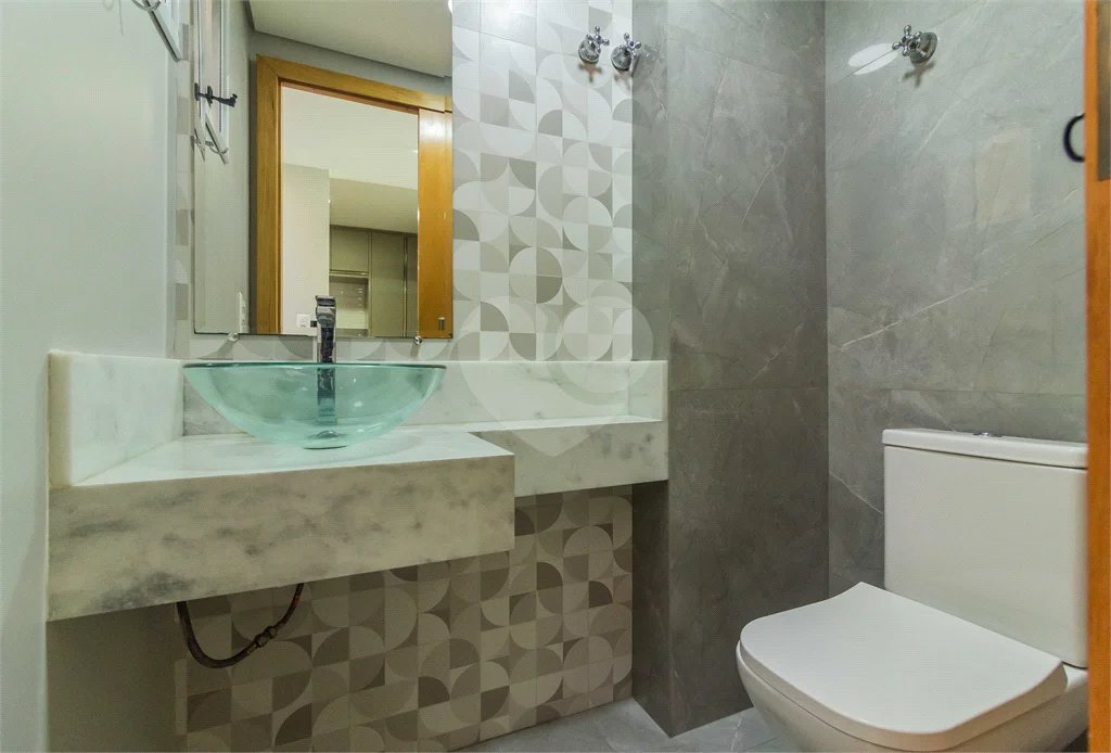 Casa à venda com 3 quartos, sendo 2 suítes,  no condomínio Sagres, São Paulo - SP