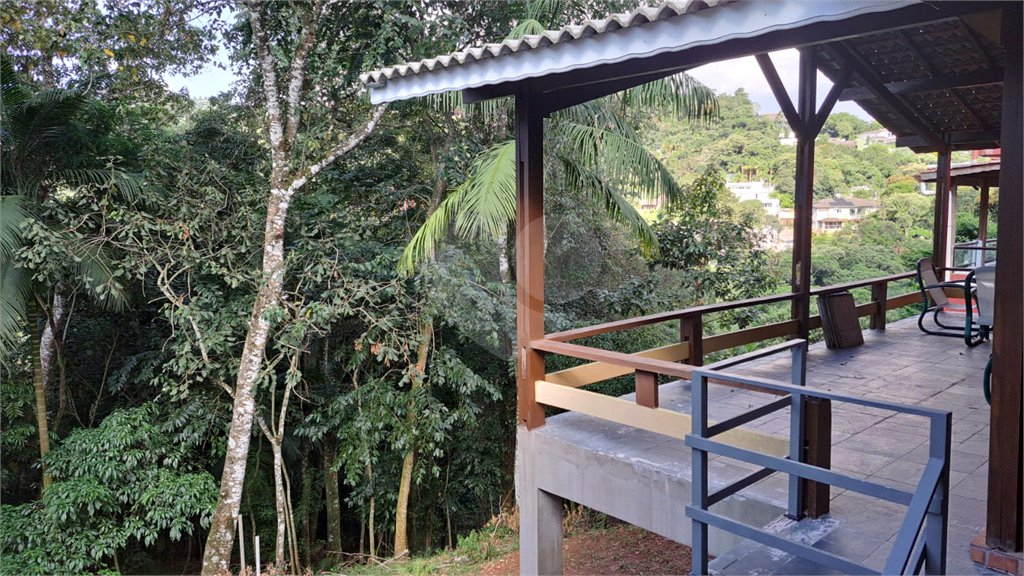 Casa à venda com 3 quartos, sendo 1 suíte, no condomínio Alpes da Cantareira, Mairiporã - SP