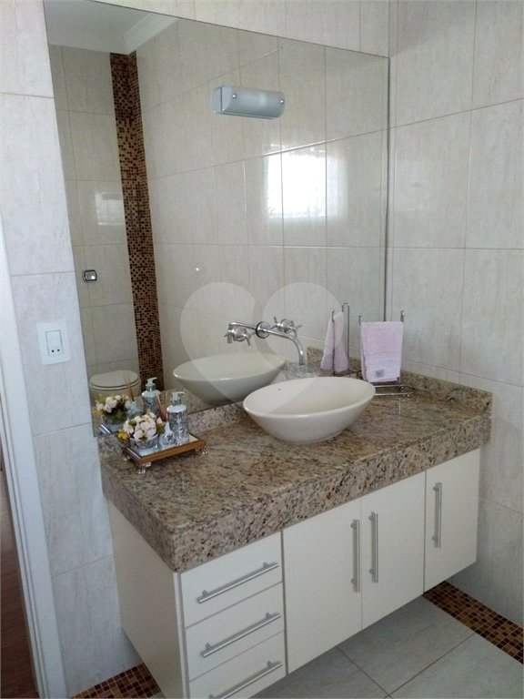 Casa à venda com 3 quartos, sendo 2 suítes,  no condomínio Terras do Oriente, Valinhos - SP