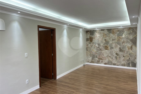 Apartamento à venda com 3 quartos, sendo 1 suíte,  em Vila Lavínia, Mogi das Cruzes, SP