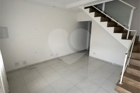 Casa à venda com 2 quartos no condomínio Carvalho Lagares, Poá - SP