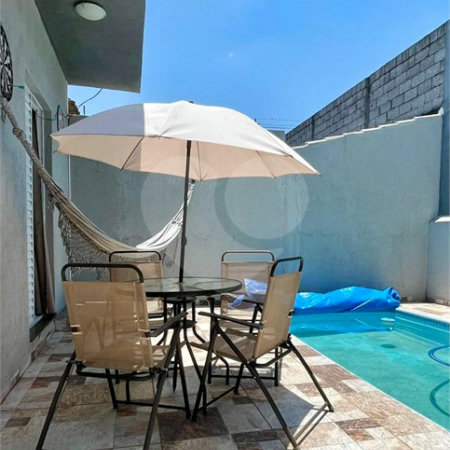 Casa Térrea à Venda com 3 dormitórios em Atibaia/SP