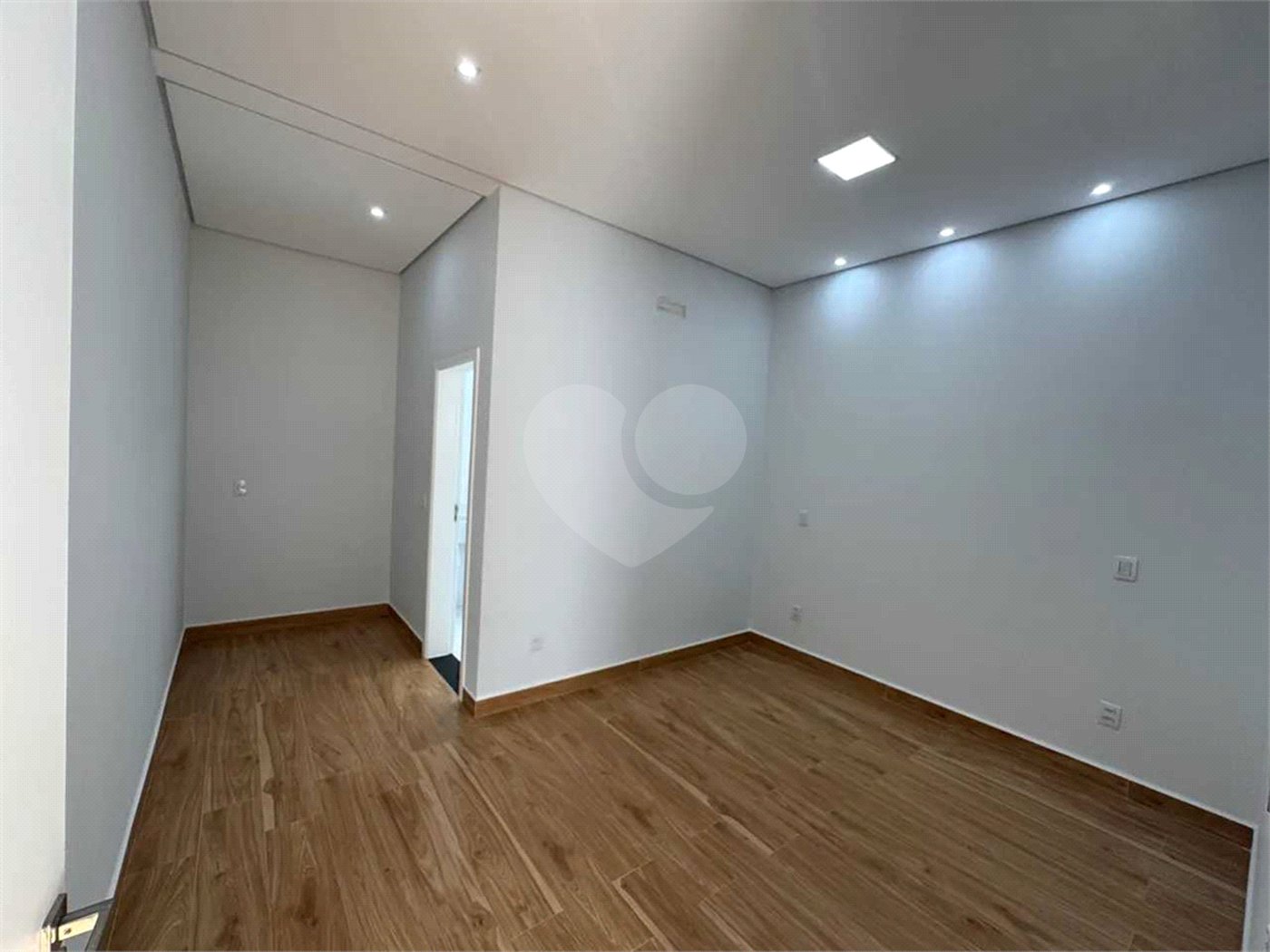 Casa à venda com 3 quartos, sendo 1 suíte,  no condomínio Terras de São Francisco, Sorocaba - SP
