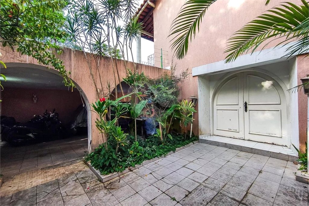 Sobrado à venda com 4 quartos, sendo 2 suítes,  em Jardim Morumbi, São Paulo, SP