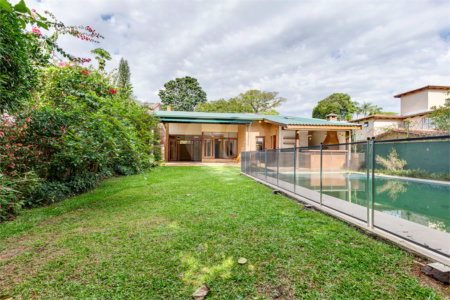 Casa Térrea à venda com 3 quartos, sendo 1 suíte, em Alto da Boa Vista, São Paulo, SP