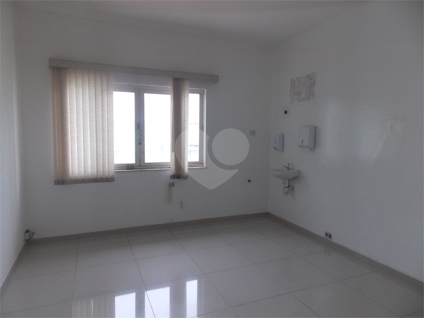 Casa à venda ou para alugar com 15 quartos, sendo 5 suítes,  no Centro, Atibaia, SP
