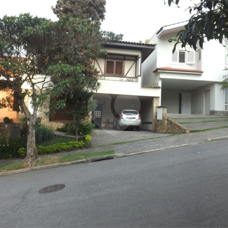 Casa à venda ou para alugar com 4 quartos, sendo 3 suítes,  no condomínio Villa das Flores, São Paulo - SP