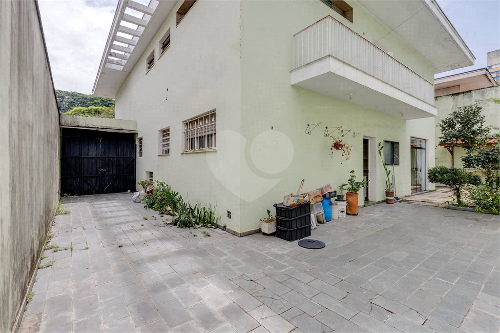 Sobrado à venda com 5 quartos, sendo 3 suítes,  em Jardim Luzitânia, São Paulo, SP