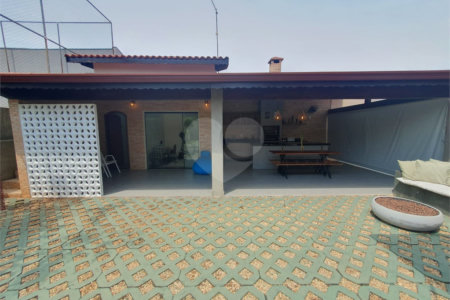 Casa à venda com 4 quartos, sendo 1 suíte, no condomínio Parque São Gabriel, Itatiba - SP