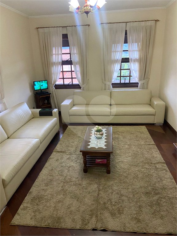 Sobrado à venda com 3 quartos, sendo 1 suíte,  em Vila Suissa, Mogi das Cruzes, SP