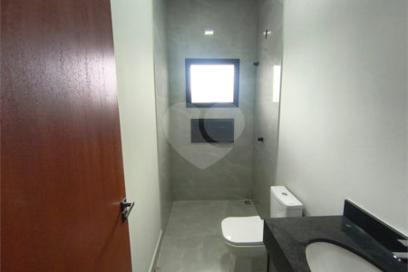 Casa à venda com 3 quartos, sendo 1 suíte,  no condomínio Tivolli, Itapetininga - SP