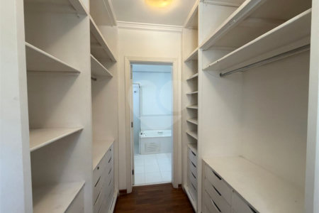 Casa à venda ou para alugar com 4 quartos, sendo 3 suítes, em Alto da Boa Vista, São Paulo, SP