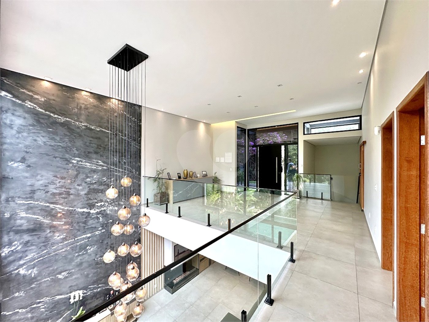 Casa à venda com 3 suítes no condomínio Reserva Santa Maria, Jandira - SP